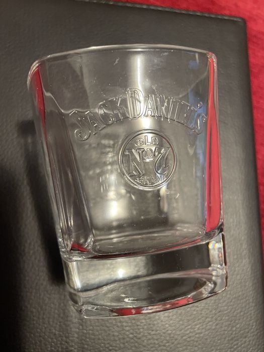 Jack Daniels 4 nowe szklanki do ulubionej whisky polecam