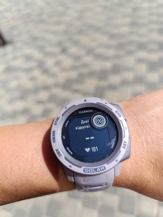 Garmin instinct Solar/вимикається