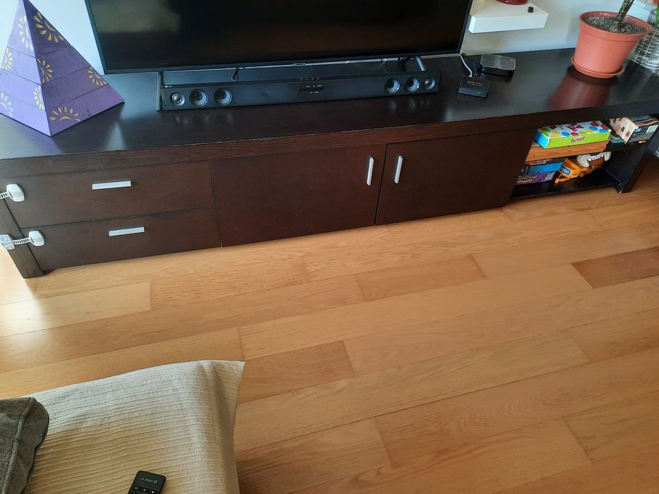 vendo movel tv em Madeira Maciça