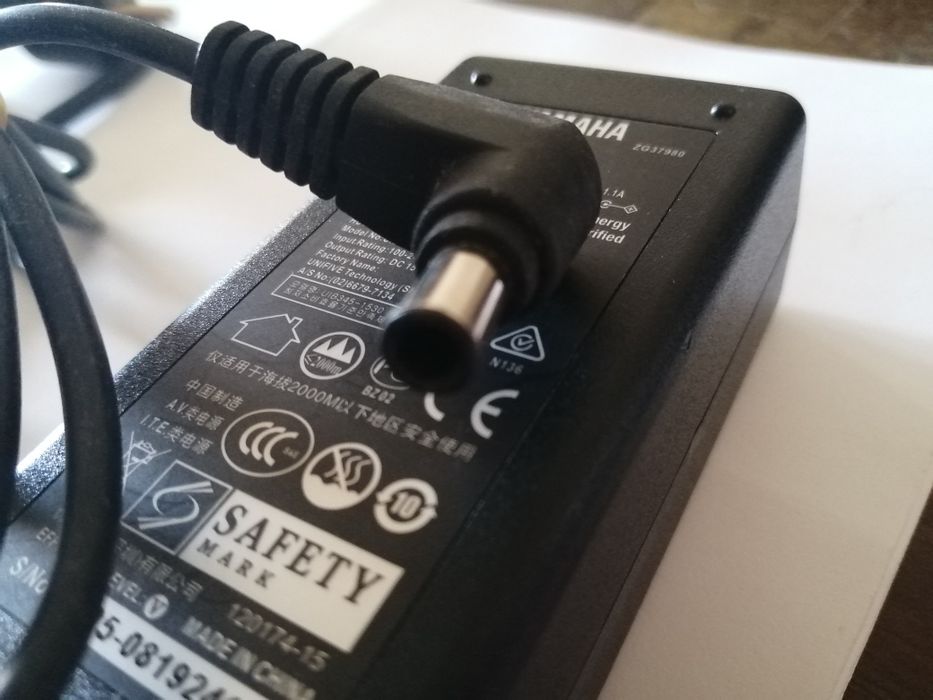Alimentador yamaha 15V 3A