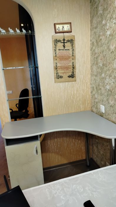 Продам комп'ютерний стіл