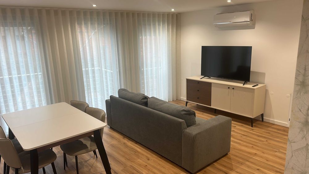 Exclusivo T1 Mobilado c/ Piscina, Ginásio, Spa e Garagem Privada – Pombal