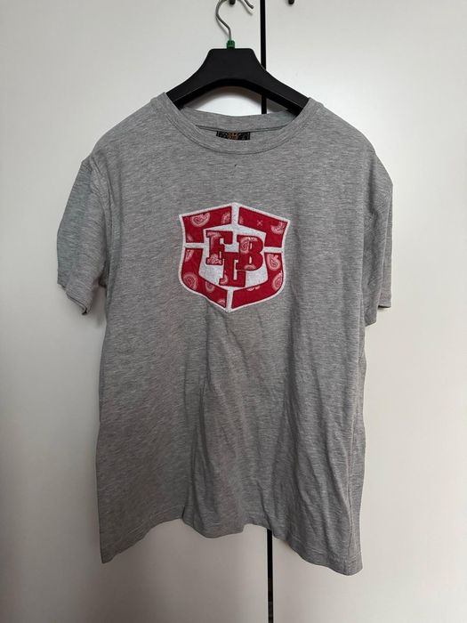 Męska koszulka FB LIMITED L – szara z czerwonym haftem | styl streetwe