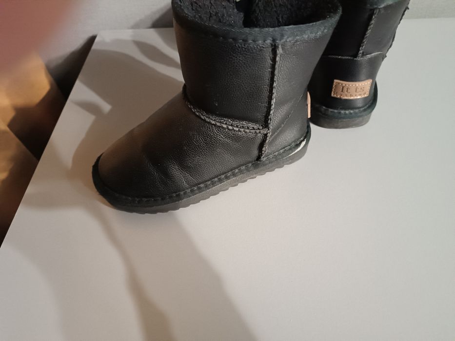 Уги,шкіра 30 р,стан ідеальний