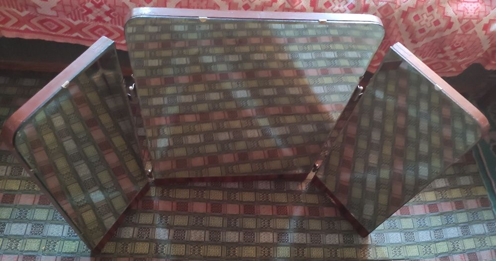 Трюмо. Дзеркало в гарному стані