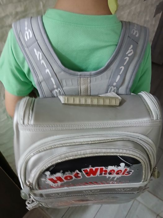 Портфель в школу Новий