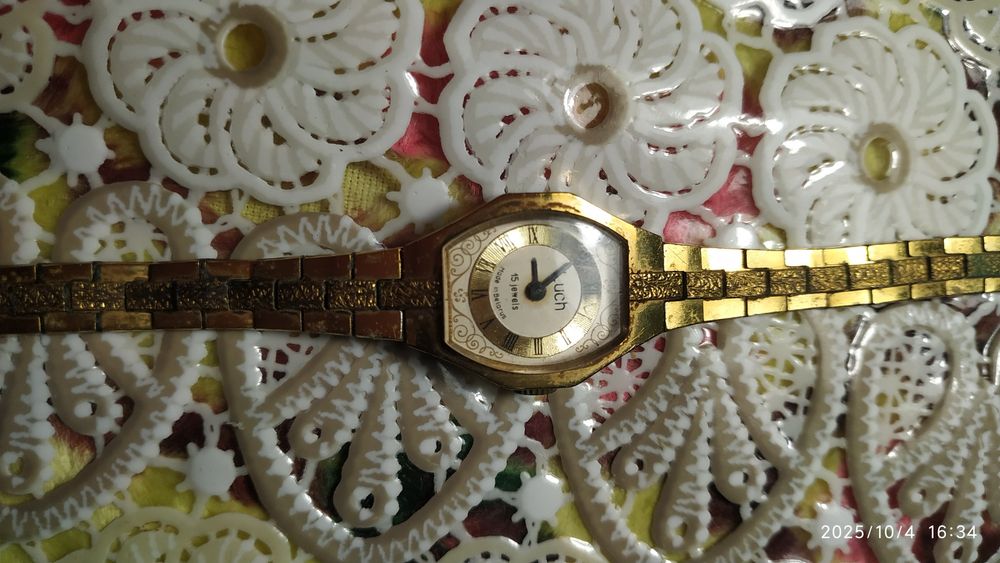 Наручний годиник Luch