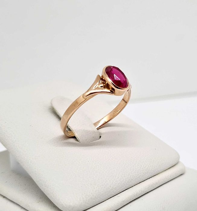 Piękny złoty pierścionek p.583