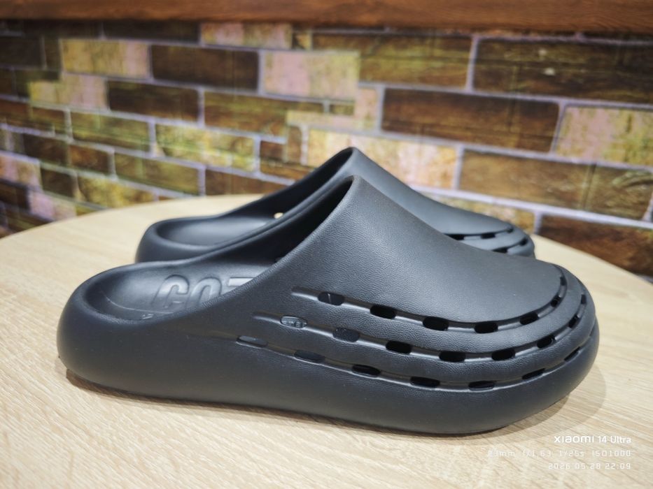 ECCO Cozmo.   42