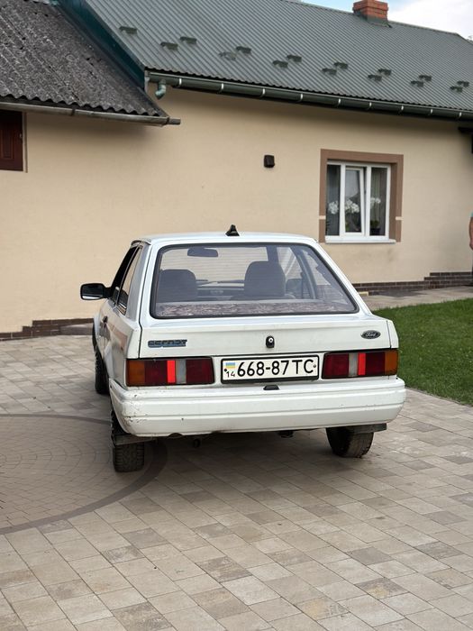 Ford escort 1986