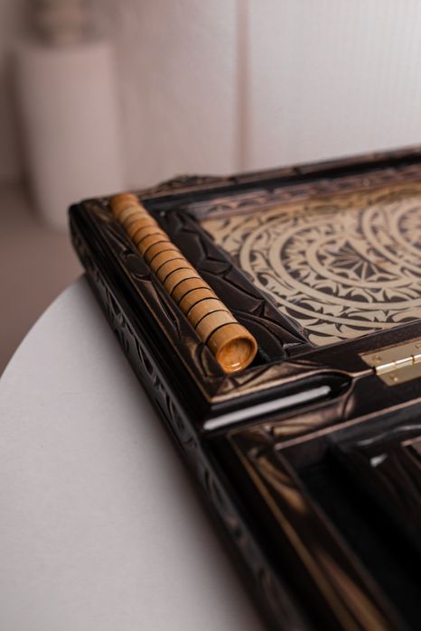 Шикарні дерев'яні різьблені нарди з дерева ручної роботи