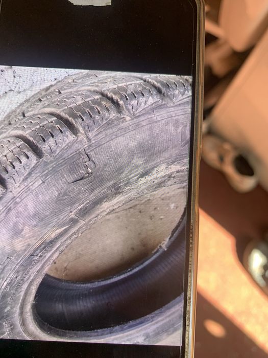 Продам скати протектор гарний є сікро тріщени
