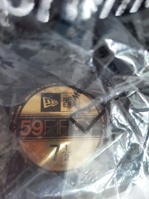 New Era x Supreme WINDSTOPPER Box Logo