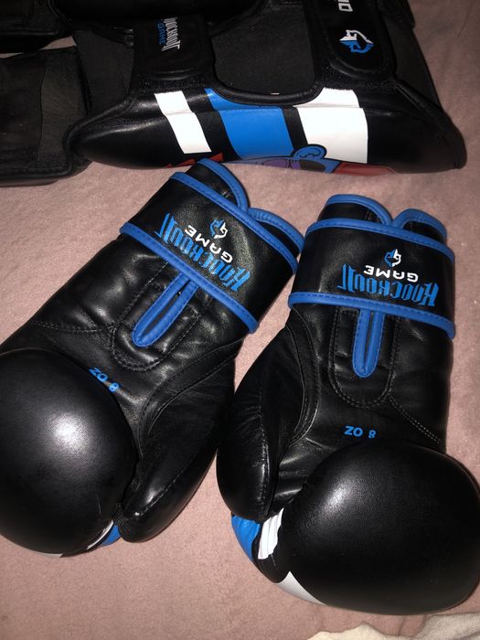 Rekawice i ochraniacze na piszczele dla dzieci