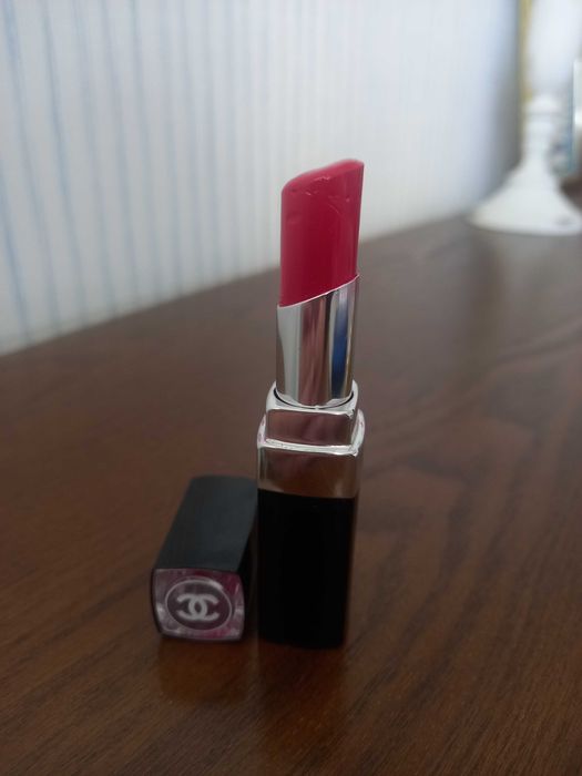 Помада Chanel Rouge Coco Bloom