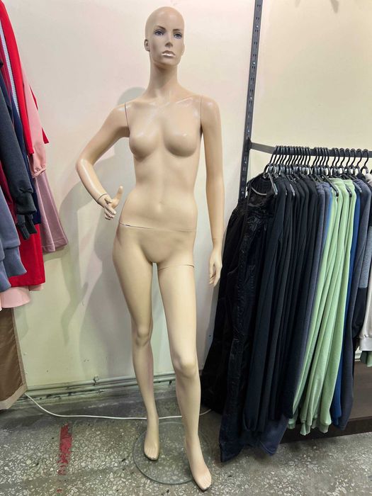 Маникен жіночий та чоловічий