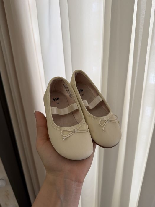 Дитяче взуття кеди кросівки туфлі сабо