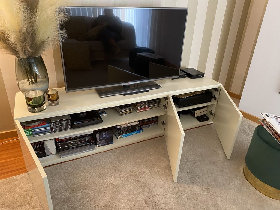 Movel base relevisqão