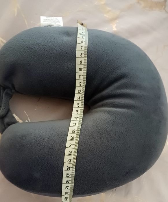 Dwustronna miękka ciemnoszara poduszka podróżna