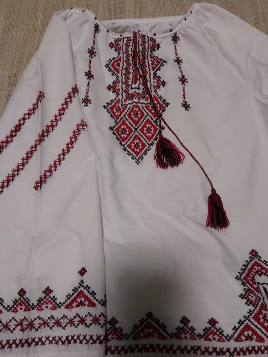 Вишитий комплект на дівчинку 7-8р.