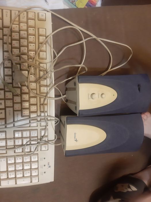 Продам клавіатуру и колонки в робочому стані 300грн