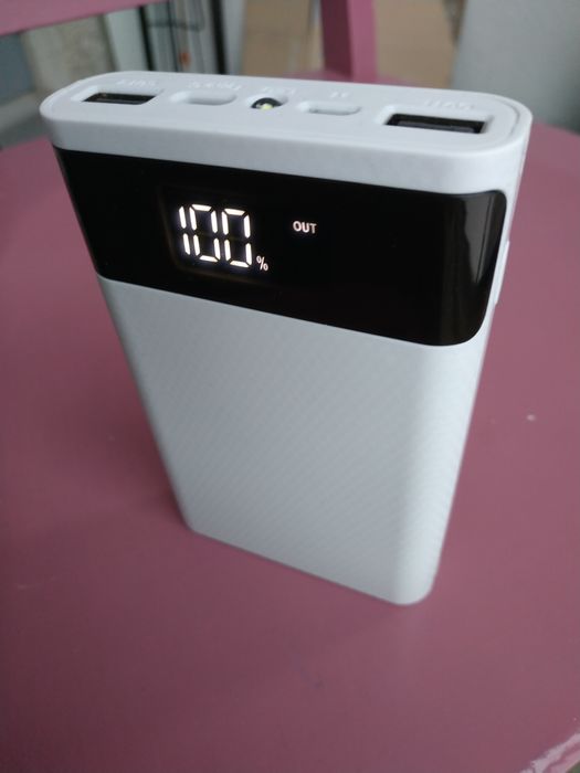 Power Bank с дисплеем на 12800mAh