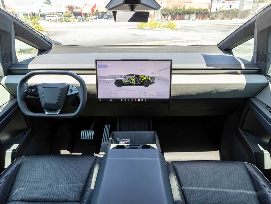 Tesla Cybertruck      2024