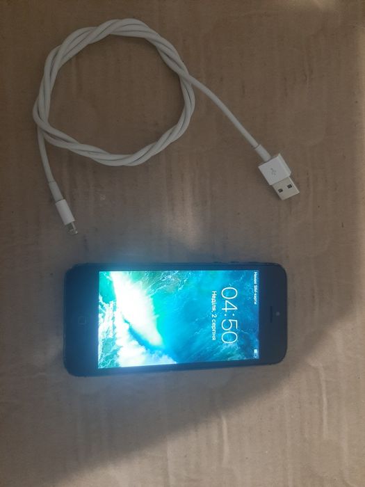 Телефон Apple iPhone 5