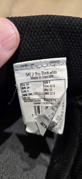 Czarne buty sportowe NEWFEEL - rozmiar 36