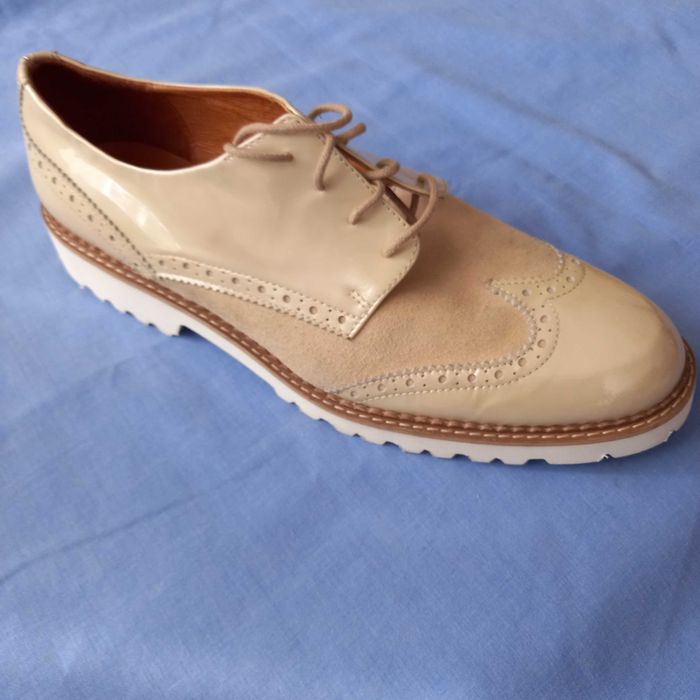 Damskie półbuty SOLO FEMME w rozmiarze 39.