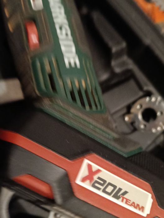 Akumulatorowa szlifierka kątowa 20v