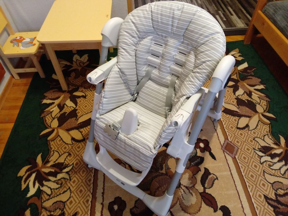 Стільчик для годування.