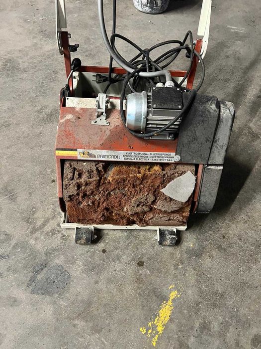 Máquina de limpeza de juntas