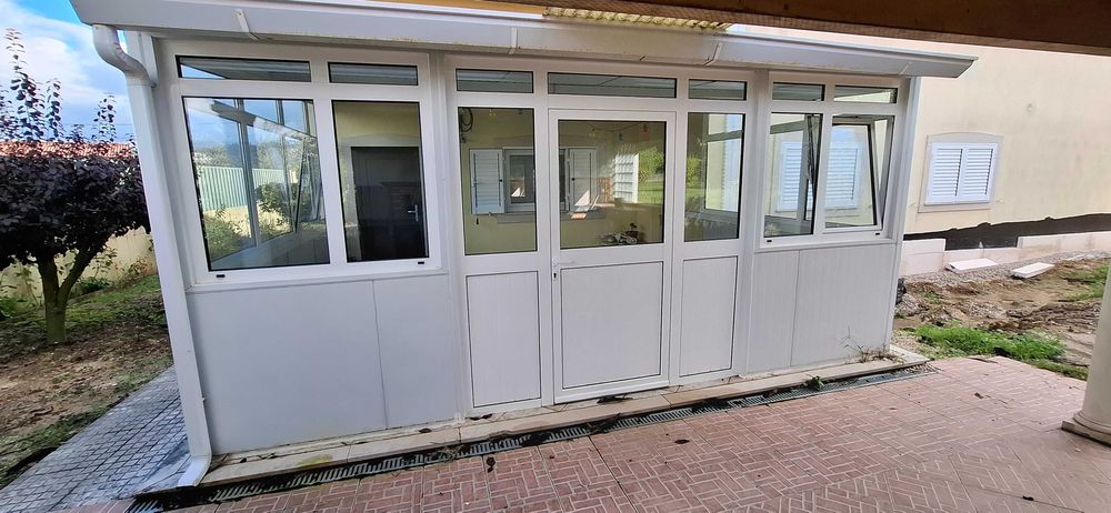 Marquise em alumínio e vidro – Excelente para fechar espaço exterior