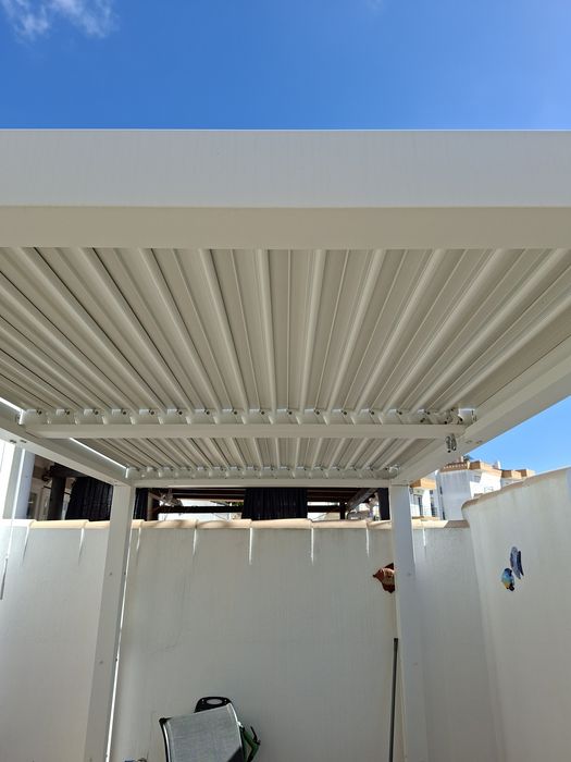 Pergola Bioclimâtica Naterial Clima Branca em Alumínio - 3,13m × 1,98m