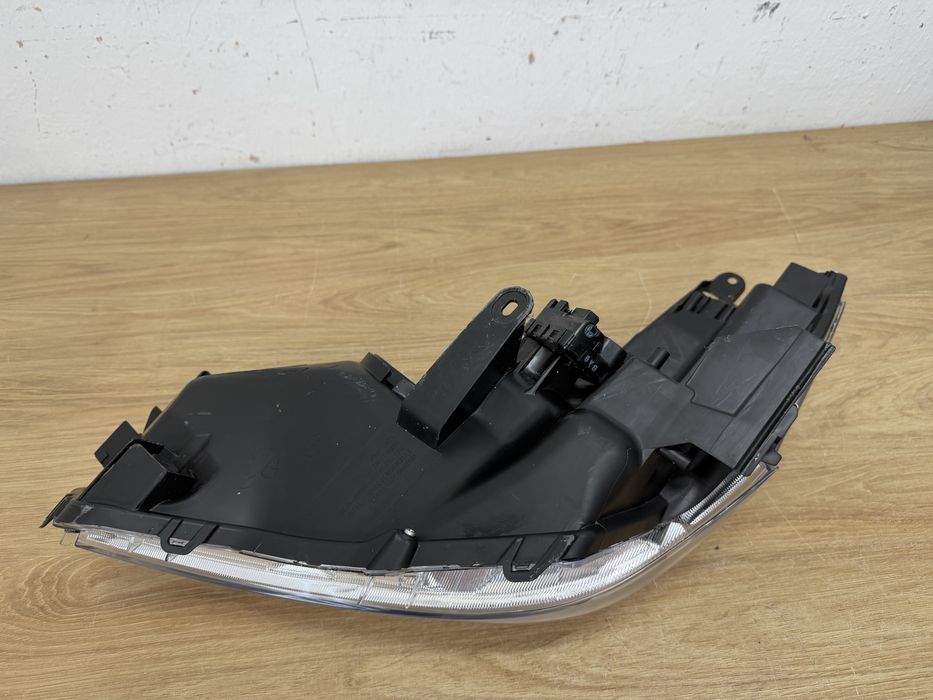 Lampa prawy przod Toyota Prius plus + 12-15r, oryginal, Europa