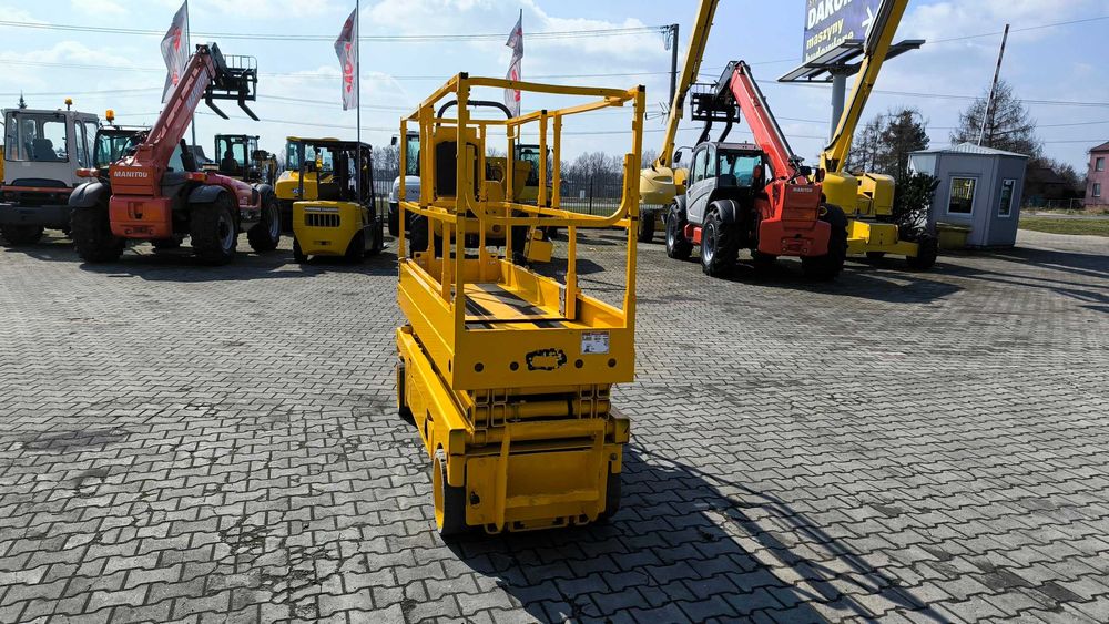 Elektryczny podnośnik nożycowy HAULOTTE Compact 8 Rok produkcji 2011