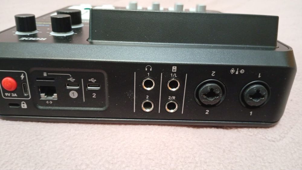 Mesa de mistura Rodecaster Duo + Motu 2