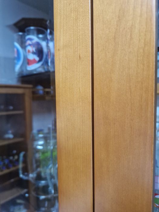 Móvel em Madeira com Portas de Vidro, espelhado