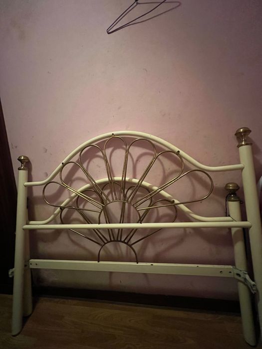 Cama de casal com duas mesinhas de cabeceira + colchão