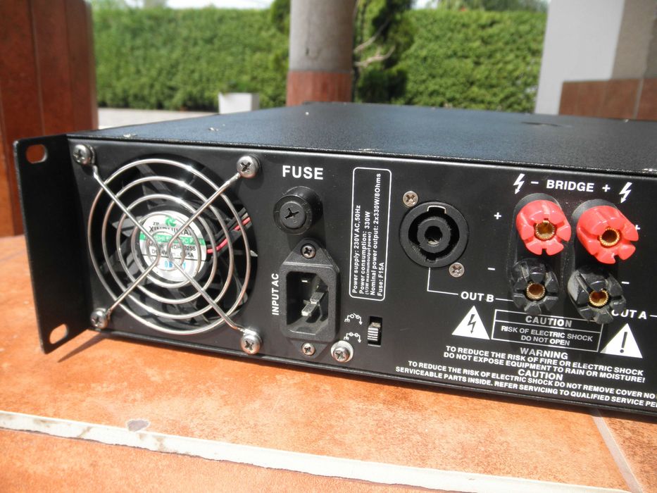 Końcówka mocy The T.amp 1050. Wzmacniacz 2x 520 W rms.