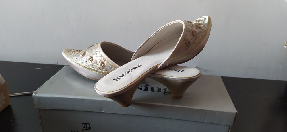 Nowe obuwie damskie