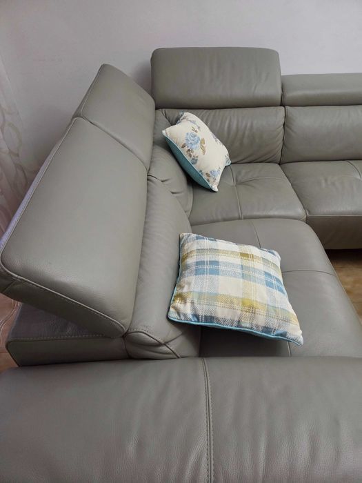Sofá em pele Cinza em Excelente Estado - Medidas Grandes