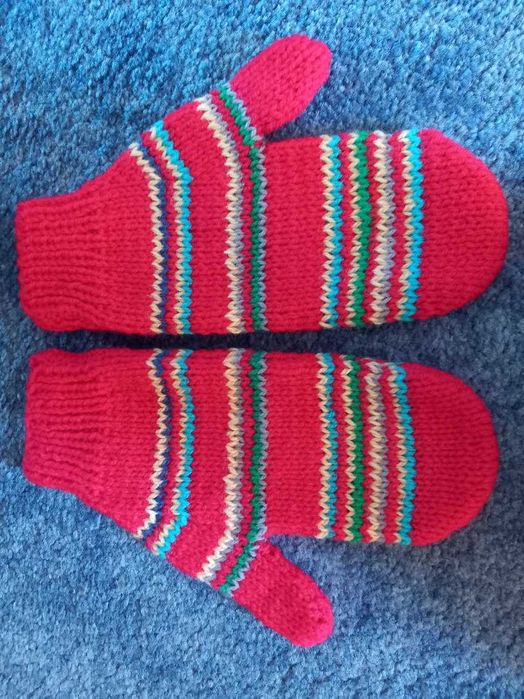 Czerwone rękawiczki z jednym palcem