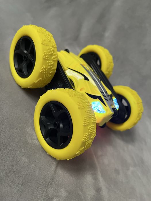 Трюкова машинка на радіокеруванні Stunt Car