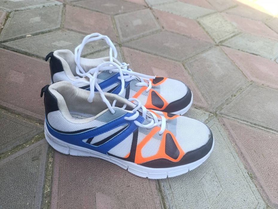 Продам кросівки.