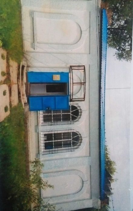 Продам  магазин,  можна  під  житло - по *ціні пів гаража*,  терміново