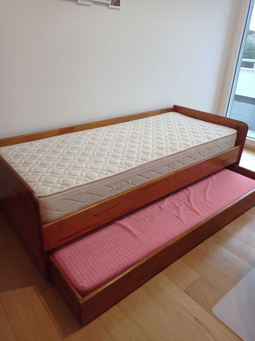 Cama com gavetão e dois colchões