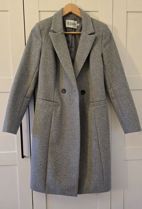 Piękny szary płaszcz z wełny (60%)