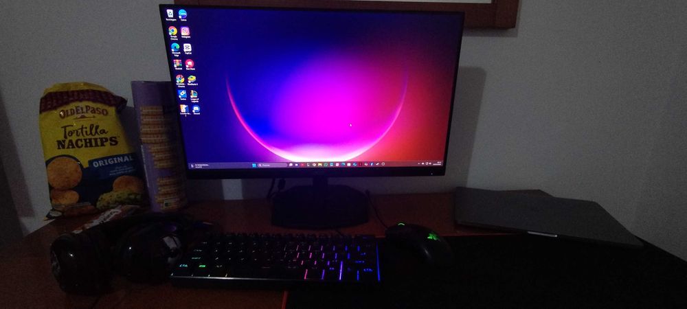 PC GAMER + monitor 180hz